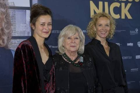 von links: Tinka FUERST, Fürst, Schauspielerin, Margarethe von TROTTA, Deutschland, Regisseurin, Katja RIEMANN, Deutschland, Schauspielerin, auf dem Roten Teppich, Red Carpet Show, Filmpremiere Forget about Nick , 28.11.2017, in der Lichtburg in Essen,
