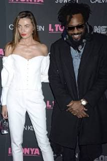 Maxwell Osborne mit Belgeitung bei der Premiere des Kinofilms I, Tonya im Village East Cinema. New York, 28.11.2017