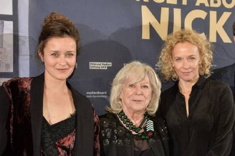 Premiere des Spielfilms - FORGET ABOUT NICK - in Essen Schauspielerin Tinka Fürst, links, Regisseurin Margarethe von Trotta, mitte und Schauspielerin Katja Riemann, rechts am 28.11.2017 bei der Premiere des Kinofilms - Forget about Nick - in der Lichtburg in Essen. FORGET ABOUT NICK ist der neueste Film der renommierten und vielfach preisgekrönten Regisseurin Margarethe von Trotta.