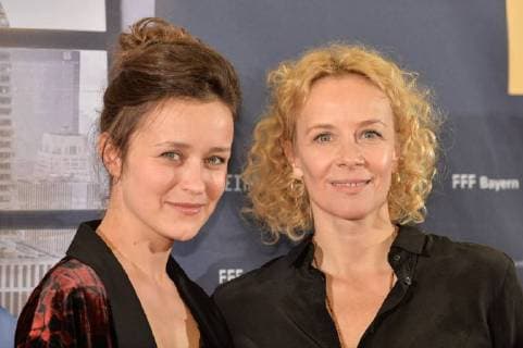 Premiere des Spielfilms - FORGET ABOUT NICK - in Essen Schauspielerin Tinka Fürst, links, und Schauspielerin Katja Riemann, rechts am 28.11.2017 bei der Premiere des Kinofilms - Forget about Nick - in der Lichtburg in Essen. FORGET ABOUT NICK ist der neueste Film der renommierten und vielfach preisgekrönten Regisseurin Margarethe von Trotta.