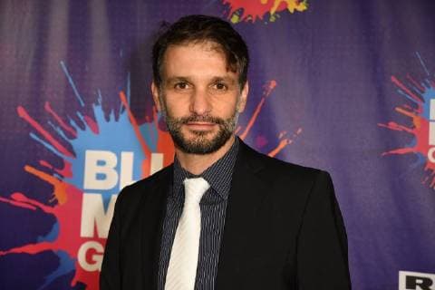 Der Schauspieler Luca Zamperoni kommt zu Premiere der Show Blue Man Group am 30.11.2017 in Köln.