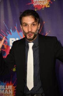 Der Schauspieler Luca Zamperoni kommt zu Premiere der Show Blue Man Group am 30.11.2017 in Köln.