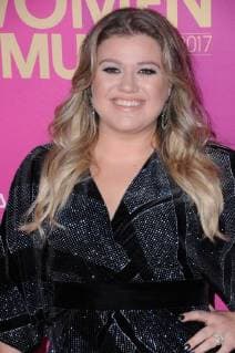 November 30, 2017 - Hollywood, CA, U.S. - 30 November 2017 - Hollywood, California - Kelly Clarkson. Billboard Women in Music 2017 held at The Ray Dolby Ballroom. Photo Credit: AdMedia Hollywood U.S. - ZUMAa123 20171130_zaa_a123_020 Copyright: xBirdiexThompsonx