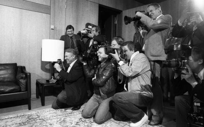 Helmut Schmidt empfaengt Guenter Mittag (SED) 1980 DEU, Deutschland, Bonn: Bundeskanzler Helmut Schmidt empfing den SED-Politiker Guenter Mittag im Bundeskanzleramt am 17.04.1980 in Bonn . Reporter vornl. Josef ( Jupp) Darchinger DEU, Germany, Bonn: Federal Chancellor Helmut Schmidt welcomed the SED politician Guenter Mittag in the Federal Chancellery on 17.04.1980 in Bonn NRW