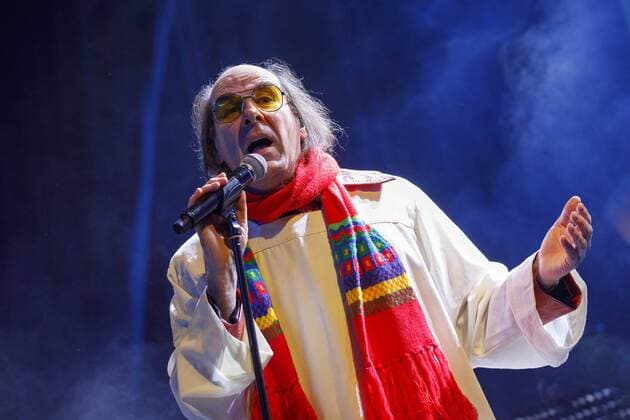 Guildo Horn und Die Orthopädischen Strümpfe leive bei ejnem Konzert der Tour Schlager Unser - Das Weihnachtskonzert im Gloria-Theater. Köln, 02.12.2017