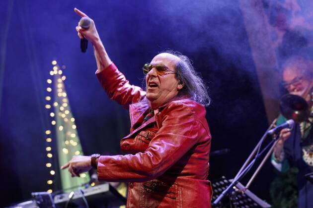 Guildo Horn und Die Orthopädischen Strümpfe leive bei ejnem Konzert der Tour Schlager Unser - Das Weihnachtskonzert im Gloria-Theater. Köln, 02.12.2017