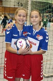 Laila und Rosa Meinecke bem Benefiz-Fußballspiel Kicken mit Herz 2017 in der Alsterdorfer Sporthalle. Hamburg, 03.12.2017