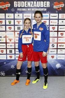 Bilder des Tages Lina Larissa Strahl und Tilman Pörzgen bem Benefiz-Fußballspiel Kicken mit Herz 2017 in der Alsterdorfer Sporthalle. Hamburg, 03.12.2017