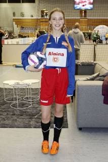 Lina Larissa Strahl bem Benefiz-Fußballspiel Kicken mit Herz 2017 in der Alsterdorfer Sporthalle. Hamburg, 03.12.2017