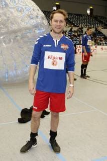 Johannes Oerding bem Benefiz-Fußballspiel Kicken mit Herz 2017 in der Alsterdorfer Sporthalle. Hamburg, 03.12.2017