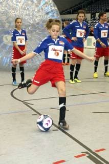 Rosa Meinecke bem Benefiz-Fußballspiel Kicken mit Herz 2017 in der Alsterdorfer Sporthalle. Hamburg, 03.12.2017