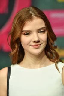 Premiere Burg Schreckenstein 2 in München Melina Celine HECKLAU (YouTuberin), Einzelbild,angeschnittenes Einzelmotiv,Portraet,Portrait,Porträt. Weltpremiere BURG SCHRECKENSTEIN, Roter Teppich,Red Carpet am 03.12.2017.