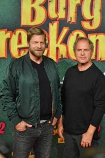 Premiere Burg Schreckenstein 2 in München v.li:Henning BAUM (Schauspieler), Uwe OCHSENKNECHT (Schauspieler), Weltpremiere BURG SCHRECKENSTEIN, Roter Teppich,Red Carpet am 03.12.2017.