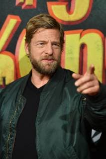 Henning BAUM (Schauspieler),Gestik, zeigt, Einzelbild,angeschnittenes Einzelmotiv,Portraet,Portrait,Porträt. Weltpremiere BURG SCHRECKENSTEIN, Roter Teppich,Red Carpet am 03.12.2017.