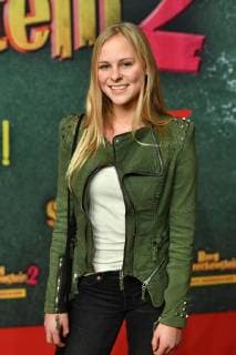 Premiere Burg Schreckenstein 2 in München Jolina Marie LEDL (YouTuberin), Einzelbild,angeschnittenes Einzelmotiv,Halbfigur,halbe Figur. Weltpremiere BURG SCHRECKENSTEIN, Roter Teppich,Red Carpet am 03.12.2017.