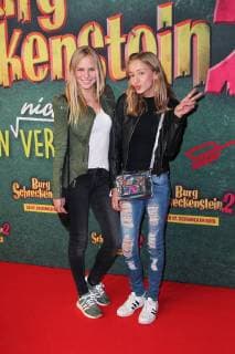 Premiere Burg Schreckenstein 2 in München Jolina Marie Ledl mit Schwester, Filmpremiere von Burg Schreckenstein 2 im Mathaeser Filmpalast in Muenchen am 03.12.2017