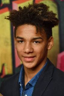 Premiere Burg Schreckenstein 2 in München Chieloka NWOKOLO (Schauspieler), Einzelbild,angeschnittenes Einzelmotiv,Portraet,Portrait,Porträt. Weltpremiere BURG SCHRECKENSTEIN, Roter Teppich,Red Carpet am 03.12.2017.