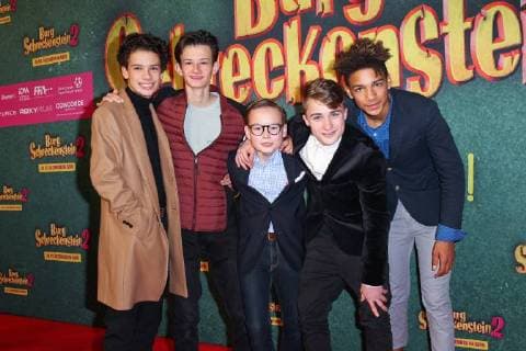 Premiere Burg Schreckenstein 2 in München Benedict Gloeckle, Eloi Christ, Caspar Krzysch, Maurizio Magno, Chieloka Nwokolo, Filmpremiere von Burg Schreckenstein 2 im Mathaeser Filmpalast in Muenchen am 03.12.2017