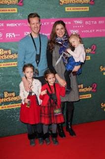 Premiere Burg Schreckenstein 2 in München Herbert Kloiber Jr.mit Ehefrau Julia und Kinder, Filmpremiere von Burg Schreckenstein 2 im Mathaeser Filmpalast in Muenchen am 03.12.2017