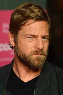 Premiere Burg Schreckenstein 2 in München Henning BAUM (Schauspieler), Einzelbild,angeschnittenes Einzelmotiv,Portraet,Portrait,Porträt. Weltpremiere BURG SCHRECKENSTEIN, Roter Teppich,Red Carpet am 03.12.2017.