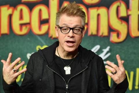 Michael MITTERMEIER (Comedian), Gestik, Einzelbild,angeschnittenes Einzelmotiv,Portraet,Portrait,Porträt. Weltpremiere BURG SCHRECKENSTEIN, Roter Teppich,Red Carpet am 03.12.2017.