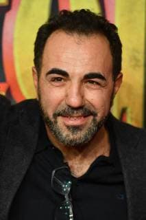 Adnan MARAL (Schauspieler), Einzelbild,angeschnittenes Einzelmotiv,Portraet,Portrait,Porträt. Weltpremiere BURG SCHRECKENSTEIN, Roter Teppich,Red Carpet am 03.12.2017.