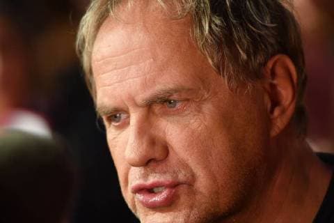Uwe OCHSENKNECHT (Schauspieler), Einzelbild,angeschnittenes Einzelmotiv,Portraet,Portrait,Porträt. Weltpremiere BURG SCHRECKENSTEIN, Roter Teppich,Red Carpet am 03.12.2017.