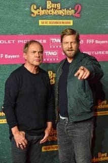 Premiere Burg Schreckenstein 2 in München v.re:Henning BAUM (Schauspieler), Uwe OCHSENKNECHT (Schauspieler), Weltpremiere BURG SCHRECKENSTEIN, Roter Teppich,Red Carpet am 03.12.2017.