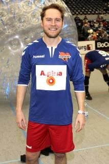 Johannes Oerding bem Benefiz-Fußballspiel Kicken mit Herz 2017 in der Alsterdorfer Sporthalle. Hamburg, 03.12.2017