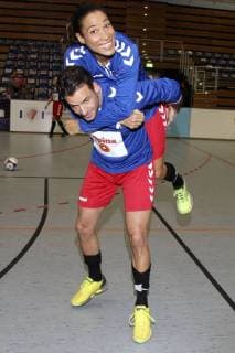 Stephan Luca und Annabelle Mandeng bem Benefiz-Fußballspiel Kicken mit Herz 2017 in der Alsterdorfer Sporthalle. Hamburg, 03.12.2017