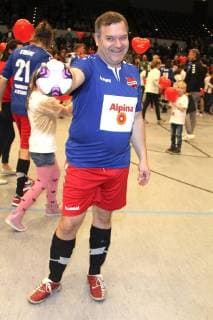 Elton bem Benefiz-Fußballspiel Kicken mit Herz 2017 in der Alsterdorfer Sporthalle. Hamburg, 03.12.2017