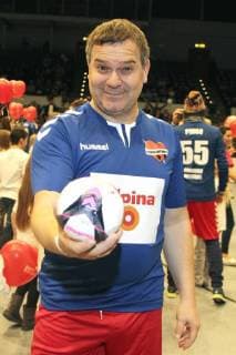 Elton bem Benefiz-Fußballspiel Kicken mit Herz 2017 in der Alsterdorfer Sporthalle. Hamburg, 03.12.2017