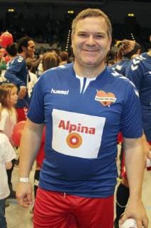 Elton bem Benefiz-Fußballspiel Kicken mit Herz 2017 in der Alsterdorfer Sporthalle. Hamburg, 03.12.2017