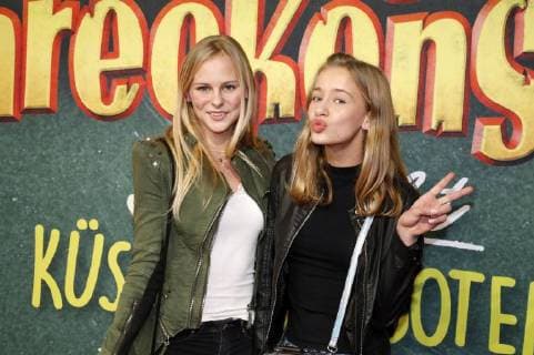 Jolina Marie Ledl und Ayana Ledl bei der Premiere des Kinofilms Burg Schreckenstein 2 im Mathäser Filmpalast. München, 03.12.2017