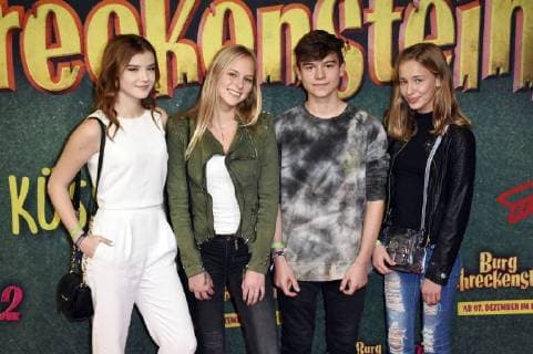 Melina Celine Hecklau, Jolina Marie Ledl, Niclas Walz und Ayana Ledl bei der Premiere des Kinofilms Burg Schreckenstein 2 im Mathäser Filmpalast. München, 03.12.2017