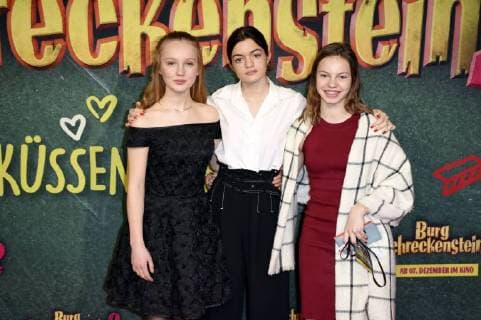 Mina Rueffer, Nina Goceva und Paula Donath bei der Premiere des Kinofilms Burg Schreckenstein 2 im Mathäser Filmpalast. München, 03.12.2017