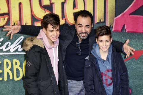 Adnan Maral mit seinen Söhnen Acun und Can bei der Premiere des Kinofilms Burg Schreckenstein 2 im Mathäser Filmpalast. München, 03.12.2017