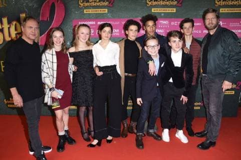 Uwe Ochsenknecht, Paula Donath, Mina Rueffer, Nina Goceva, Benedict Göckle, Chieloka Nwokolo, Caspar Krzysch, Mauritio Magno, Eloi Christ und Henning Baum bei der Premiere des Kinofilms Burg Schreckenstein 2 im Mathäser Filmpalast. München, 03.12.2017