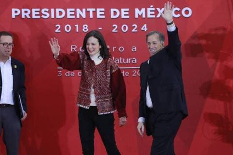 December 3, 2017 - EUM20171203POL06.JPG.CIUDAD DE MEXICO.- Election Elecciones-2018.- Jose Antonio Meade se registro este domingo como aspirante a la candidatura presidencial del Partido Revolucionario Institucional (PRI), en la sede nacional del instituto politico. Lo acompana su esposa Juana Ochoa. 3 de noviembre 2017. Foto: Agencia EL UNIVERSAL RCC.  - ZUMAu78_ 20171203_zaf_u78_036 Copyright: xIrvinxOlivaresx