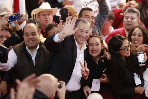 December 3, 2017 - EUM20171203POL13.JPG.CIUDAD DE MEXICO.- Election Elecciones-2018.- Jose Antonio Meade se registro este domingo como aspirante a la candidatura presidencial del Partido Revolucionario Institucional (PRI), en la sede nacional del instituto politico. 3 de noviembre 2017. Foto: Agencia EL UNIVERSAL RCC.  - ZUMAu78_ 20171203_zaf_u78_043 Copyright: xIrvinxOlivaresx