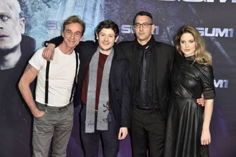 Andre M. Hennicke, Iwan Rheon, Christian Pasquariello und Zoe Grisedale bei der Premiere des Kinofilms S.U.M. 1 im CineStar Sony Center. Berlin, 04.12.2017
