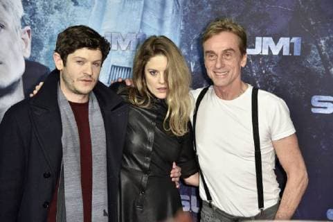 Iwan Rheon, Zoe Grisedale und Andre M. Hennicke bei der Premiere des Kinofilms S.U.M. 1 im CineStar Sony Center. Berlin, 04.12.2017