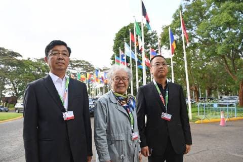 (171205) -- NAIROBI, Dec. 5, 2017 -- Representatives Liu Haiying, Chen Yanxian and Yu Shitao (L to R) from the Saihanba Afforestation Community pose for a photo in Nairobi, Kenya, Dec. 5, 2017. Saihanba Afforestation Community in north China s Hebei Province received the United Nations highest environmental honor, the Champions of the Earth award, during the UN Environment Assembly in Nairobi, for transforming degraded land into a lush paradise. ) (lrz) KENYA-NAIROBI-UN-AWARD-SAIHANBA ChenxCheng 