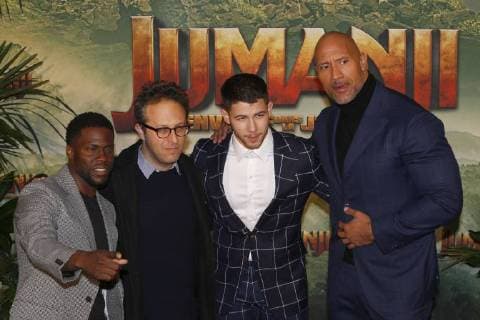 Kevin Hart - Jake Kasdan - Nick Jonas - Dwayne Johnson CELEBRITES : Avant Premiere Jumanji Bienvenue dans la jungle - Paris - 05 12 2017 MichaelBaucher Panoramic 
