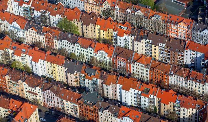 Stadtteil Linden-Nord, Blockrandbebauung, Flüsse Leine und Ihme, rote Ziegeldächer, St.Benno-Kirche, Hannover, Landeshauptstadt, Niedersachsen, Deutschland !ACHTUNGxMINDESTHONORARx60xEURO!