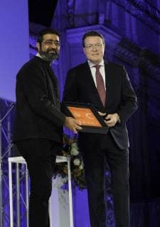 06-12-2017 Amsterdam Prince Constantijn with Amar Kanwar during the Prince Claus award 2017 in Amsterdam. Brazilian filmmaker and rights activist Vincent Carelli and the Chinese designer new media and environmental activist Ma Jun received the award.  Copyright: xPPE NIEBOERx