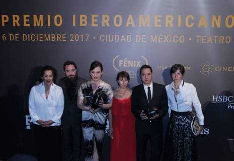 The cast of the movie A fantastic woman pose with their awards during the presentation of the Fénix Awards of Iberoamerican Cinema 2017, in Mexico City, Mexico, 06 December 2017. The series Crows club , from the Netflix platform, received today the first of the awards given at the Fénix Awards of Ibero-American Cinema 2017, which for the first time recognized television productions. Fenix Awards in Mexico !ACHTUNG: NUR REDAKTIONELLE NUTZUNG!  Copyright: xMarioxGuzmánx MEX21 20171207-636482256146400252