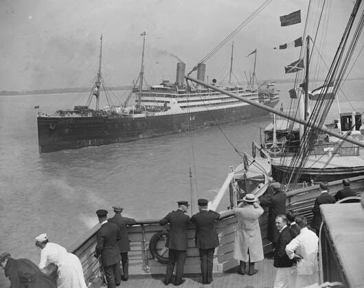 Kaiserin Auguste Victoria ( Hamburg American Line ) Re named Empress of Scotland and destroyed by fire 11 December 1930, Southampton Hampshire United Kingdom Copyright: Topfoto  !ACHTUNG AUFNAHMEDATUM GESCHÄTZT! UnitedArchivesEU009530