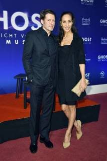 Brune Eyron mit Freundin Friederike Dirscherl bei der Gala-Premiere von Ghost - Das Musical im Stage Theater des Westens. Berlin, 07.12.2017