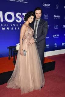Micaela Schäfer mit Freund Felix Steiner bei der Gala-Premiere von Ghost - Das Musical im Stage Theater des Westens. Berlin, 07.12.2017